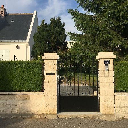 Bed and Breakfast La Tour De Saint Cyr Екстер'єр фото