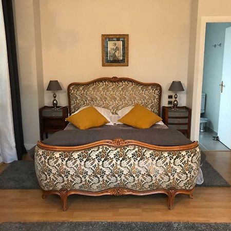 Bed and Breakfast La Tour De Saint Cyr Екстер'єр фото