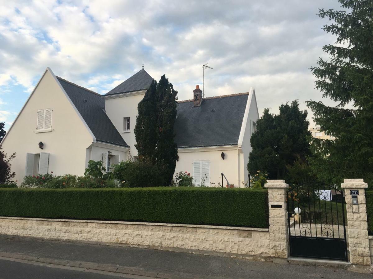 Bed and Breakfast La Tour De Saint Cyr Екстер'єр фото